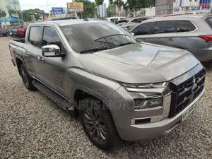 Mitsubishi L200 2025 Gray