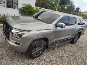 Mitsubishi L200 2025 Gray