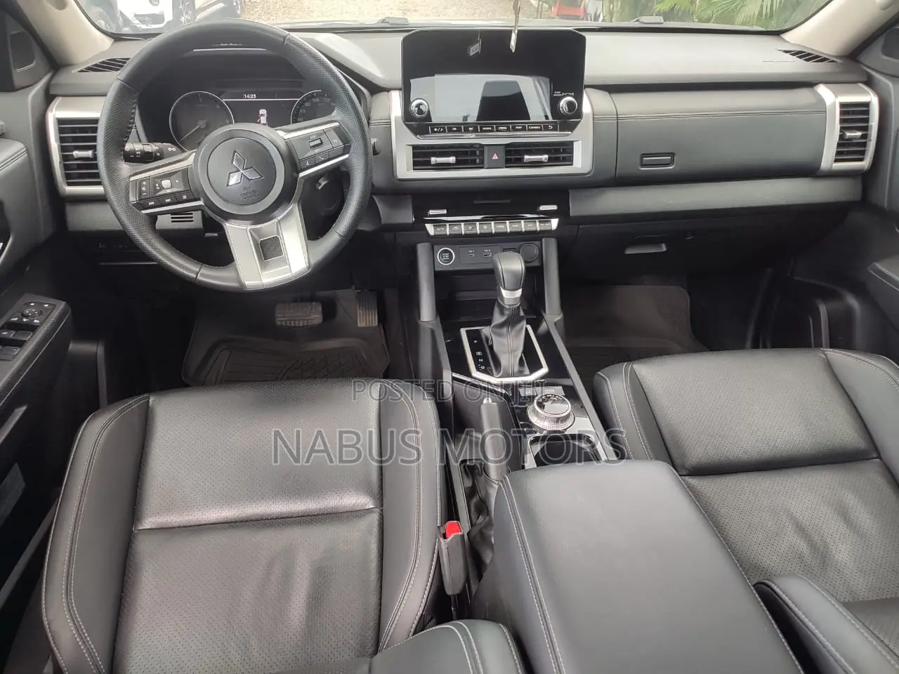Mitsubishi L200 2025 Gray