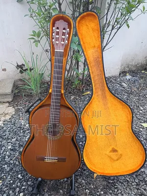 Kurosawa Classical Guitar in Hard Case