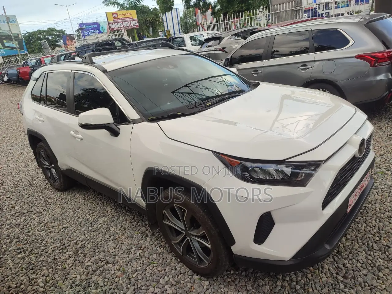 Toyota RAV4 LE AWD 2019 White
