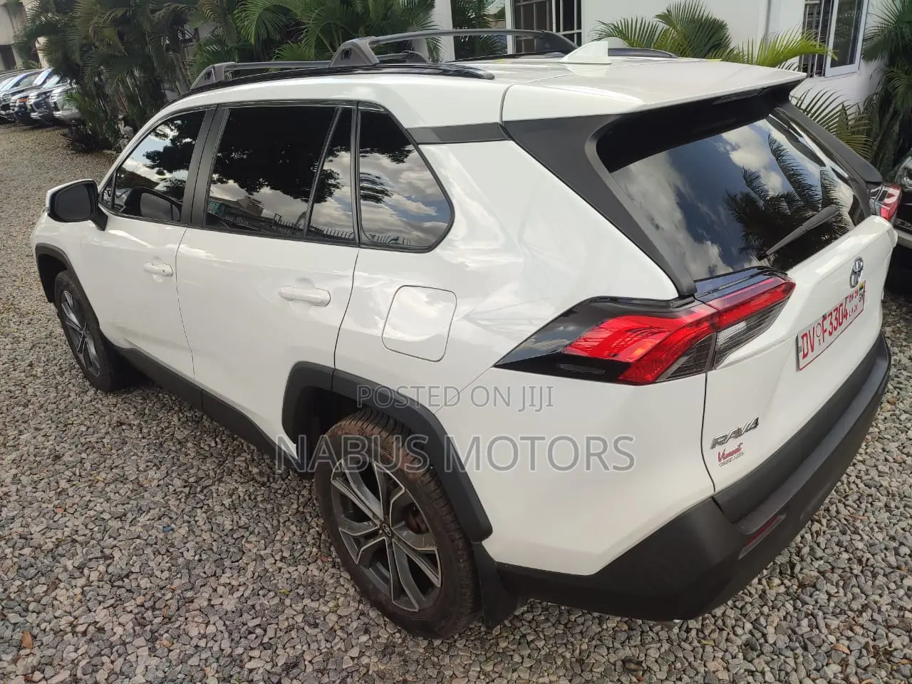 Toyota RAV4 LE AWD 2019 White