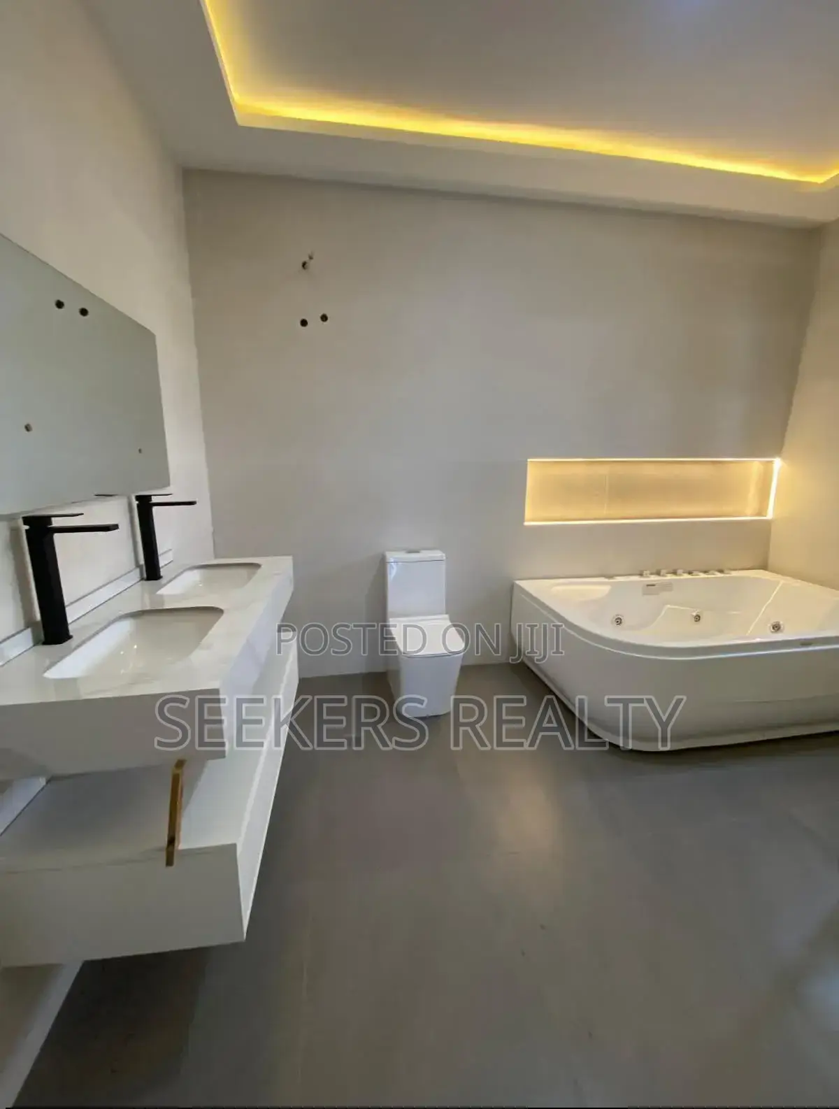 4bdrm House in Seekers Realty, Lashibi for sale