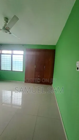 8bdrm House in Tema Community 11 for rent