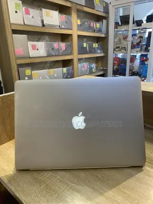 Laptop Apple MacBook Pro 2015 16GB Intel Core i7 SSD 256GB