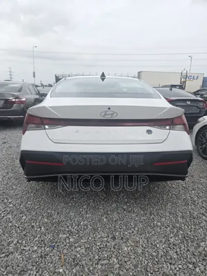 Hyundai Elantra 2025 White