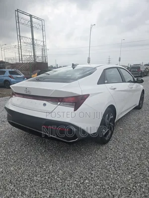 Hyundai Elantra 2025 White