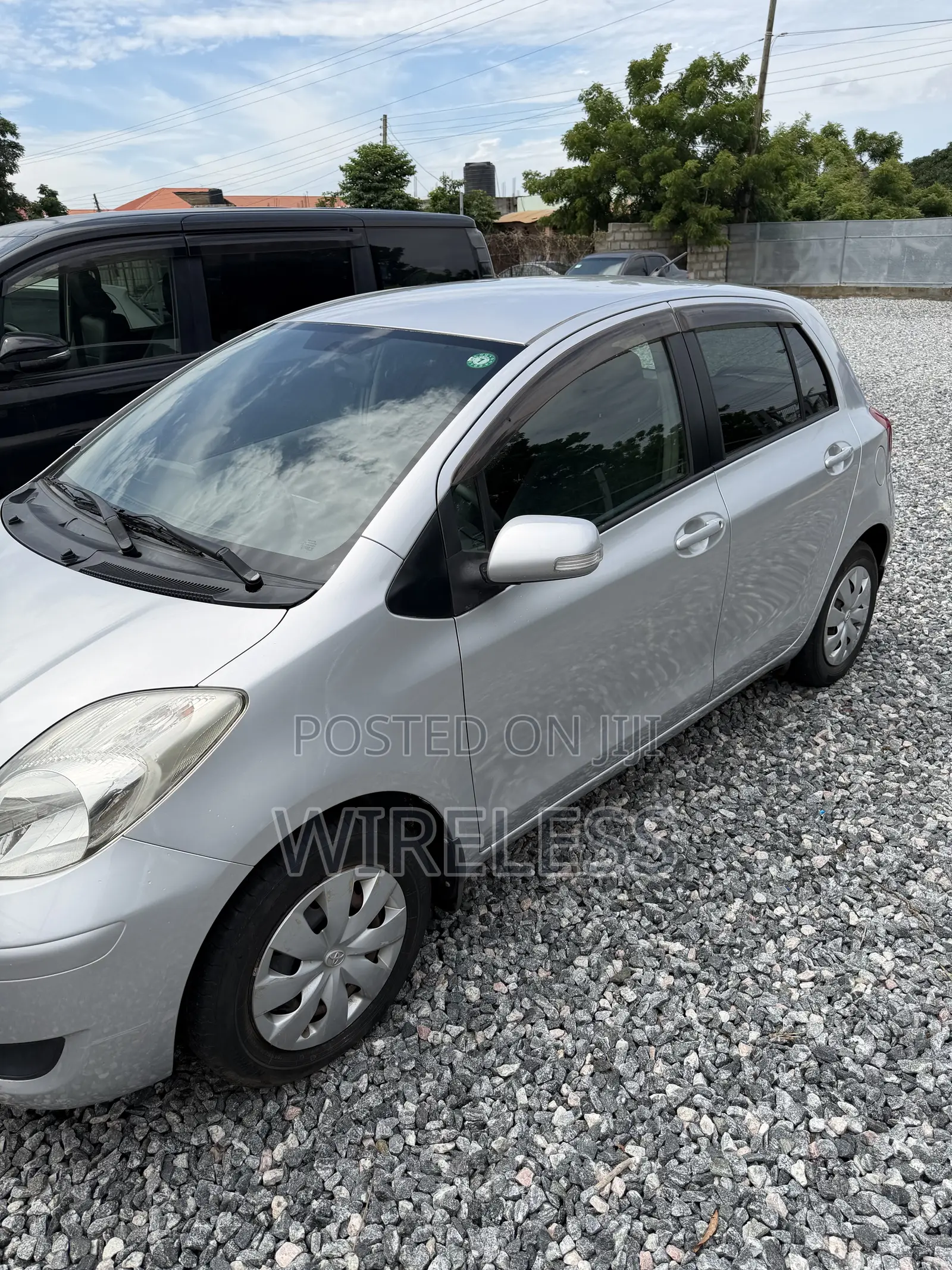 Toyota Vitz 2010 Silver