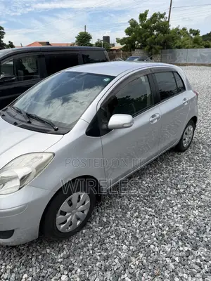 Toyota Vitz 2010 Silver
