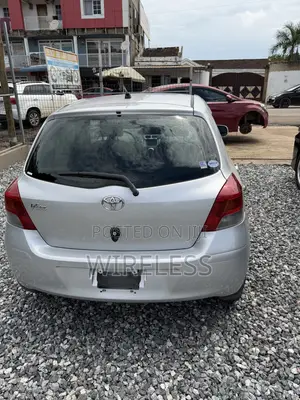 Toyota Vitz 2010 Silver