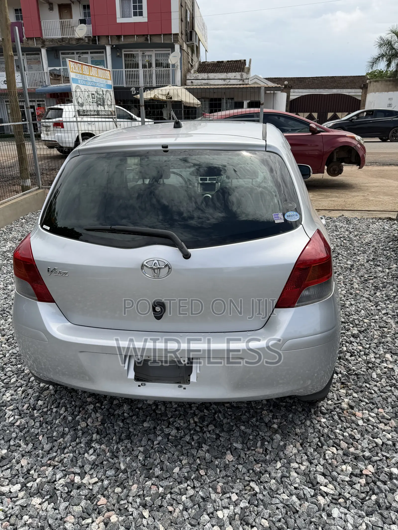 Toyota Vitz 2010 Silver