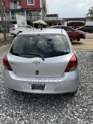 Toyota Vitz 2010 Silver