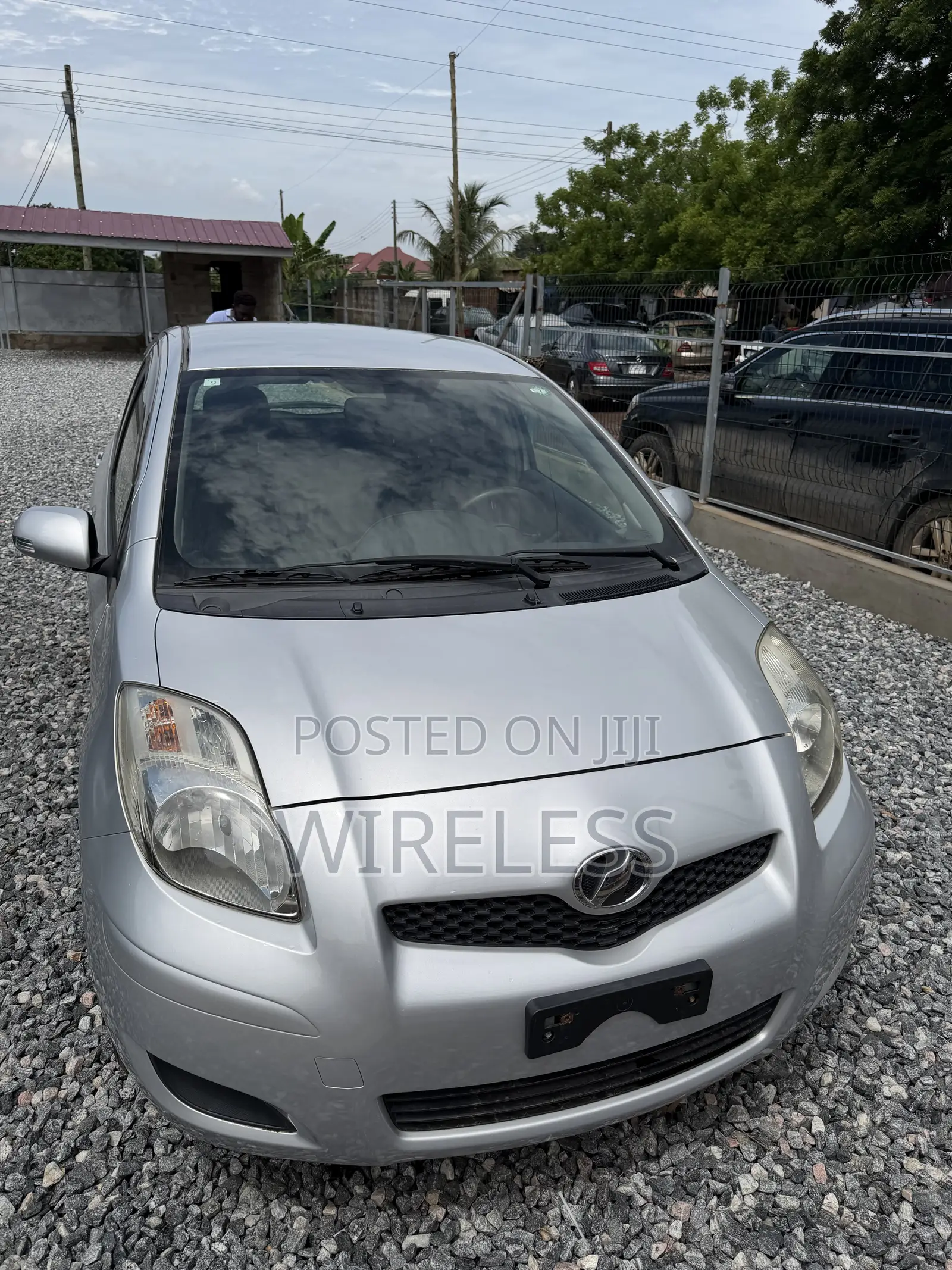 Toyota Vitz 2010 Silver