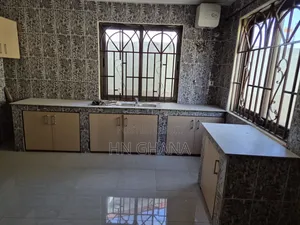 4bdrm House in Teshie for rent