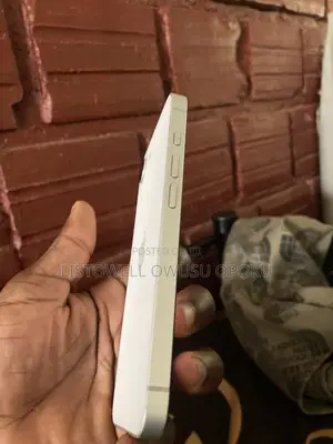 Apple iPhone 16e 128 GB White