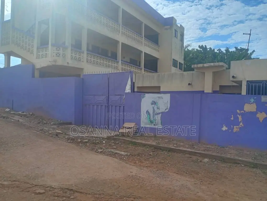 20bdrm Block of Flats in Kwashieman for sale