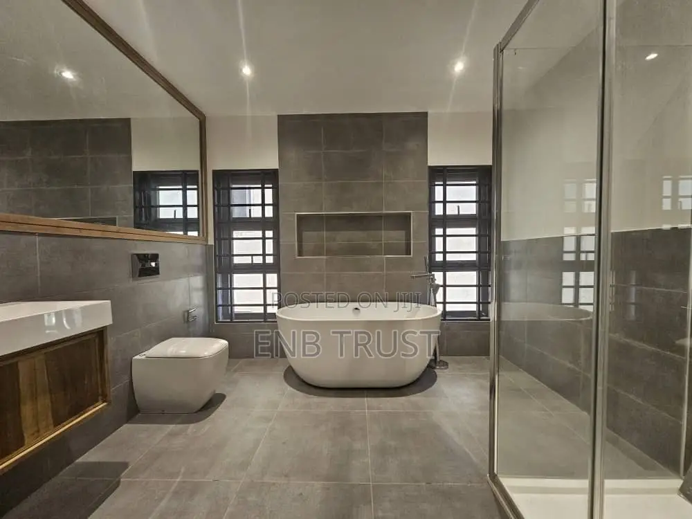 4bdrm Duplex in East Airport, Melcom for sale