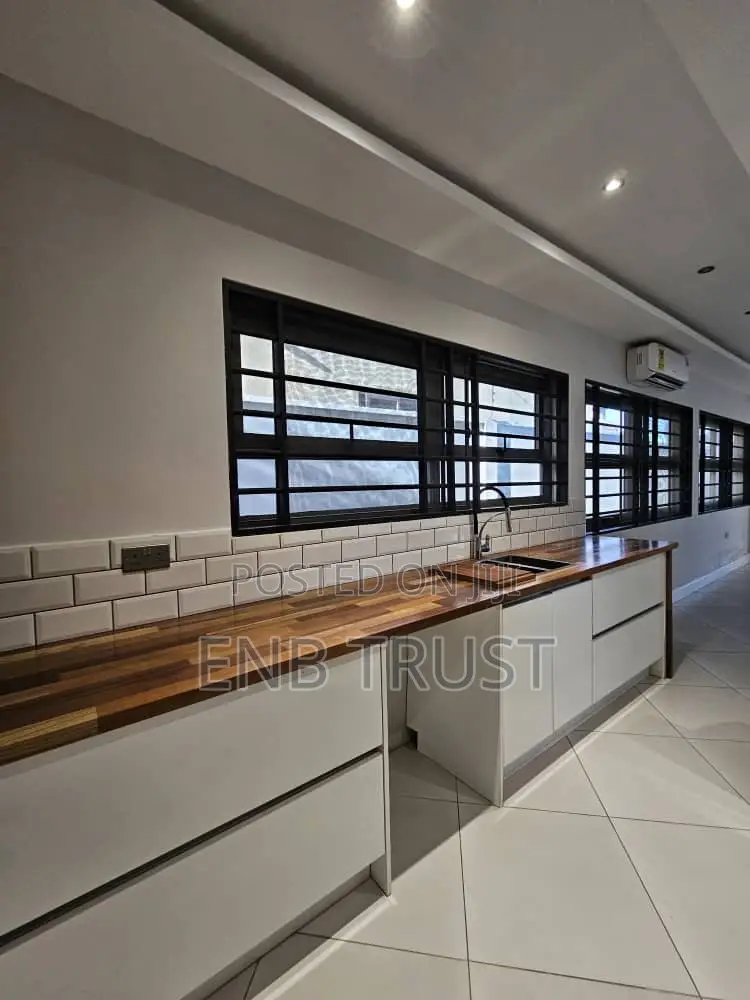 4bdrm Duplex in East Airport, Melcom for sale