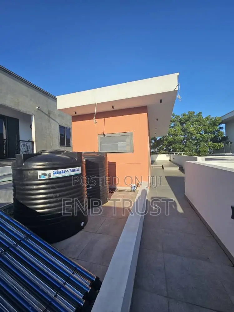 4bdrm Duplex in East Airport, Melcom for sale