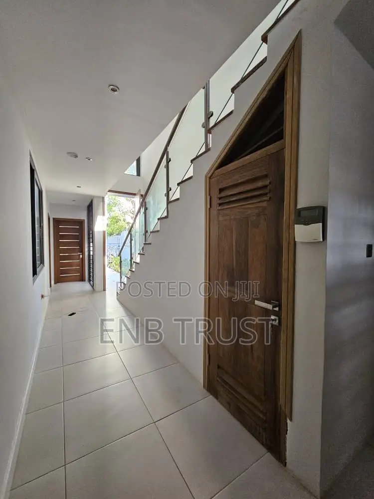 4bdrm Duplex in East Airport, Melcom for sale