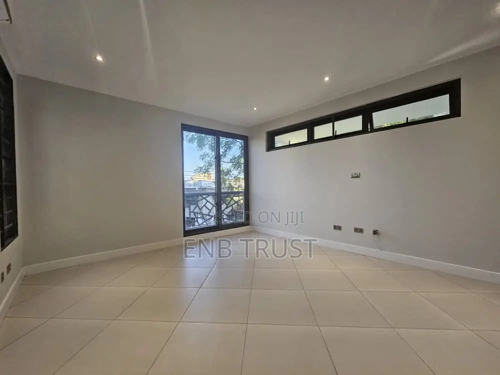 4bdrm Duplex in East Airport, Melcom for sale