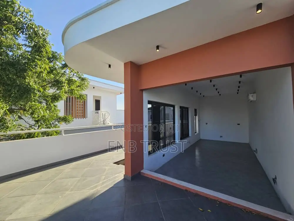 4bdrm Duplex in East Airport, Melcom for sale