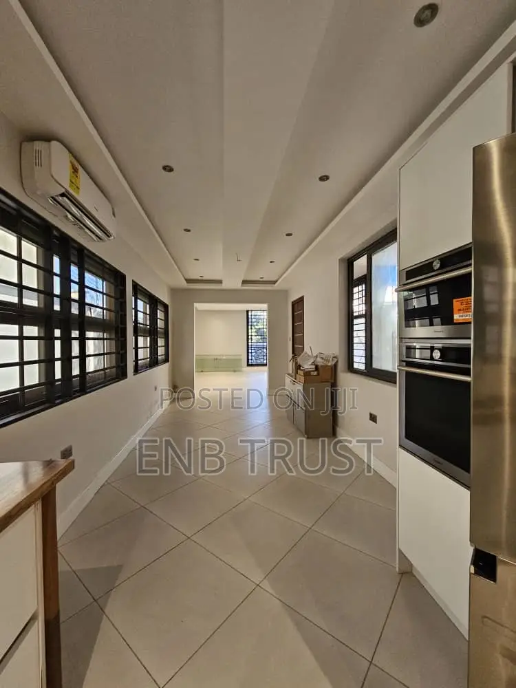 4bdrm Duplex in East Airport, Melcom for sale