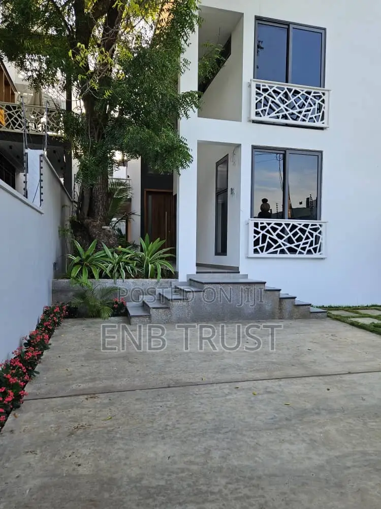 4bdrm Duplex in East Airport, Melcom for sale