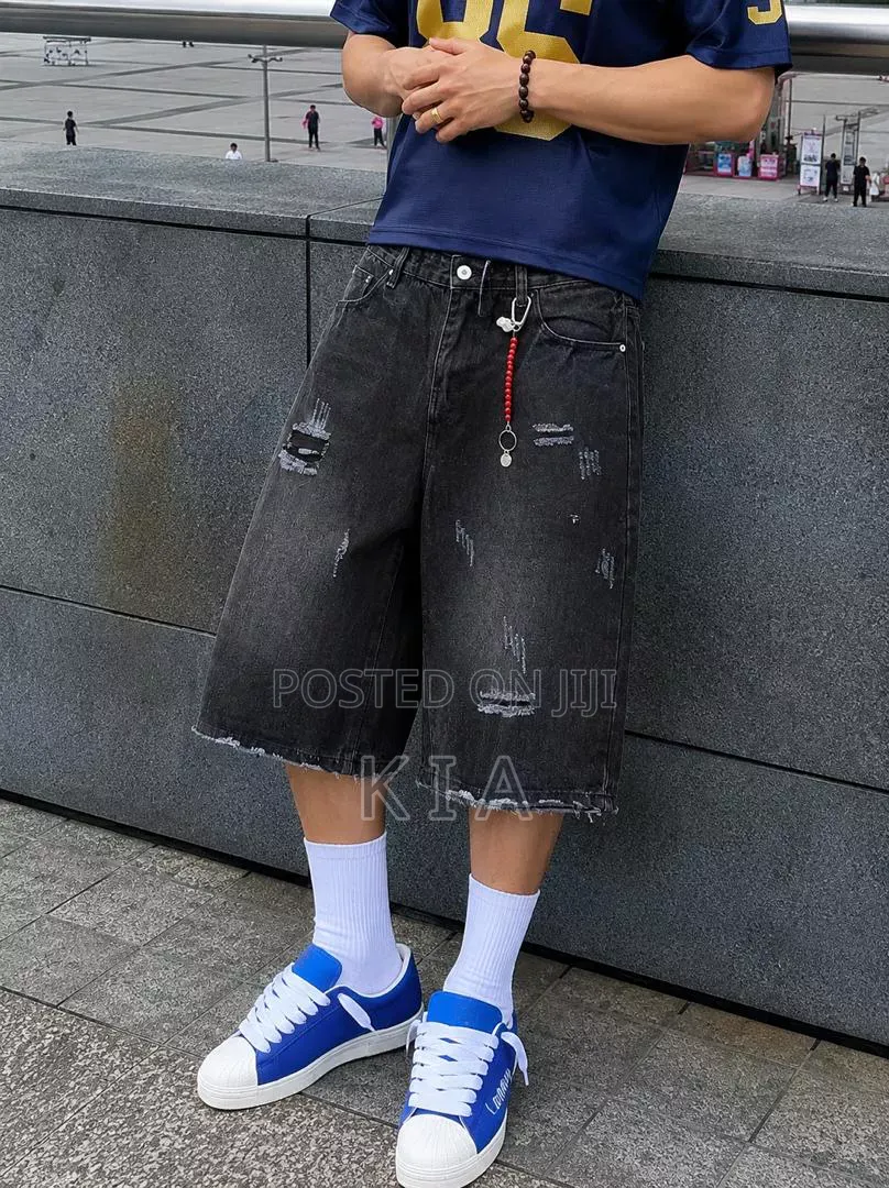 Trendy Oversized Black Denim Shorts