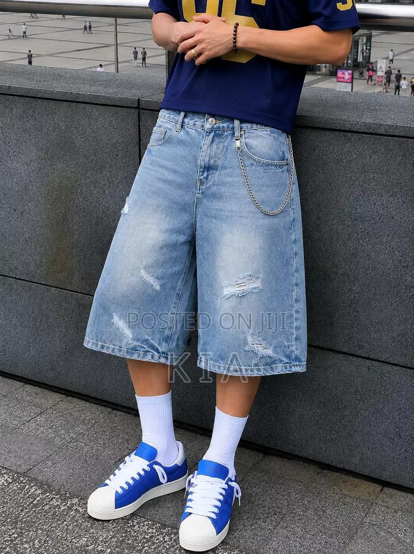 Trendy Oversized Black Denim Shorts