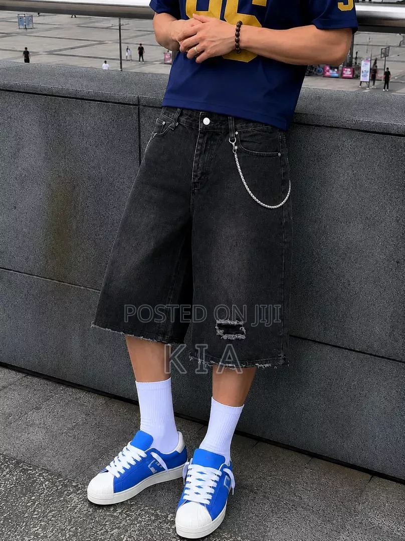 Trendy Oversized Black Denim Shorts