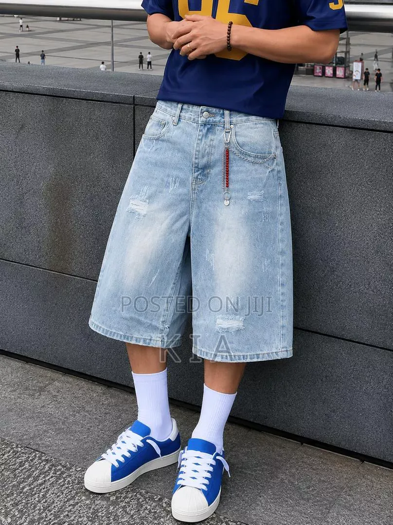 Trendy Oversized Black Denim Shorts