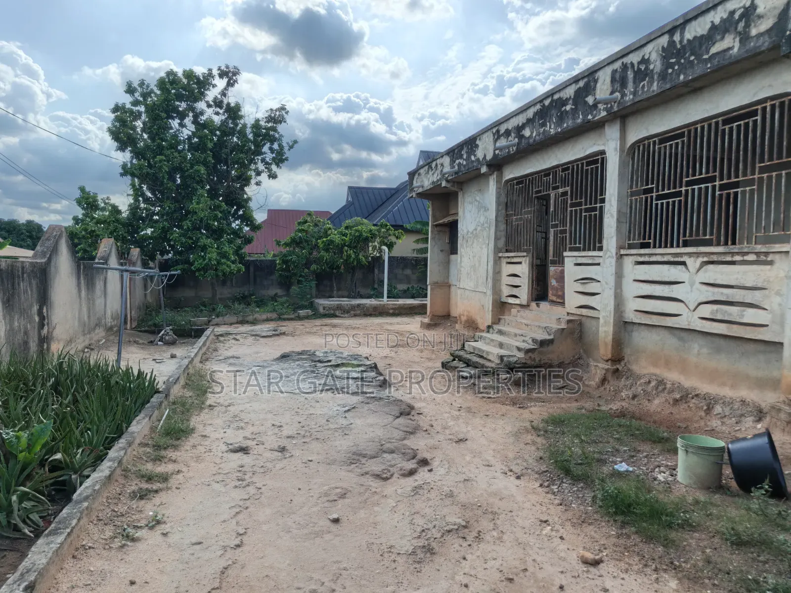 7bdrm House in Emina, Kumasi Metropolitan for sale