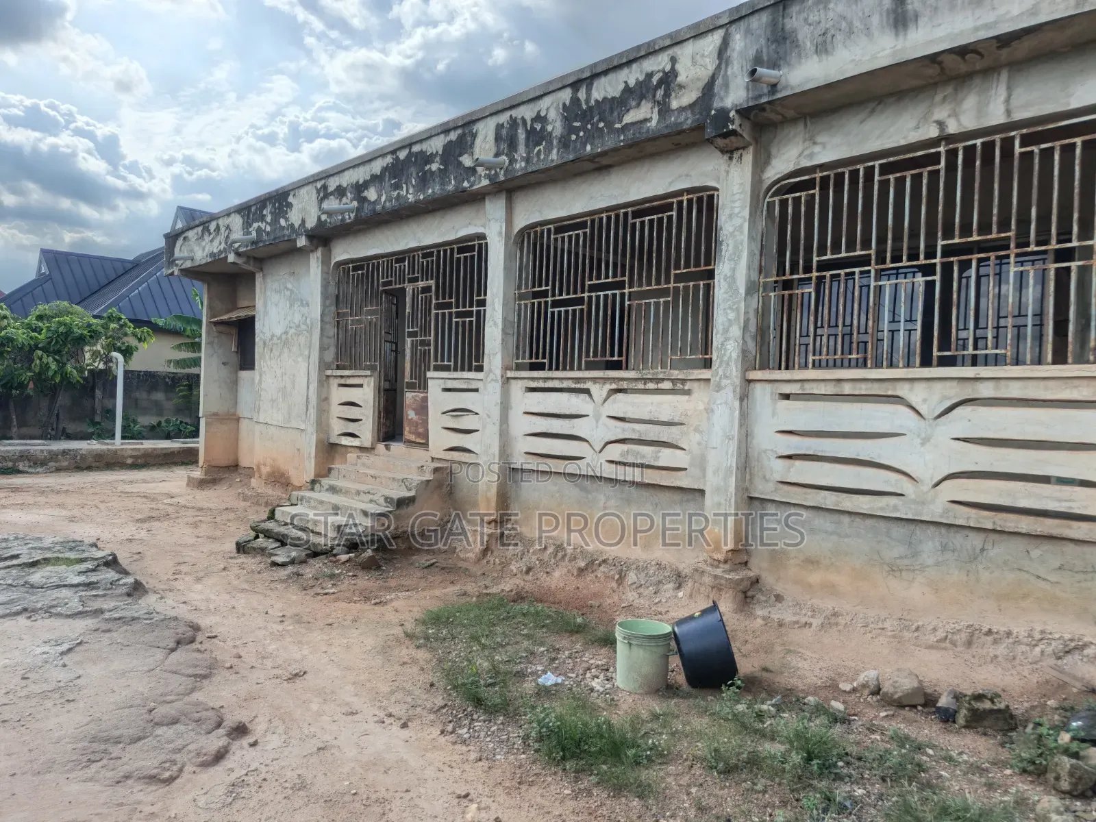 7bdrm House in Emina, Kumasi Metropolitan for sale