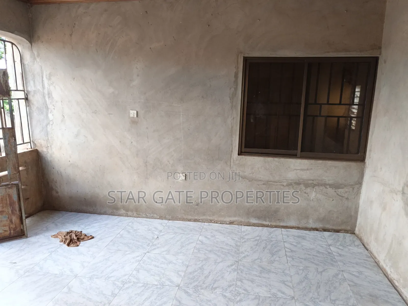 7bdrm House in Emina, Kumasi Metropolitan for sale