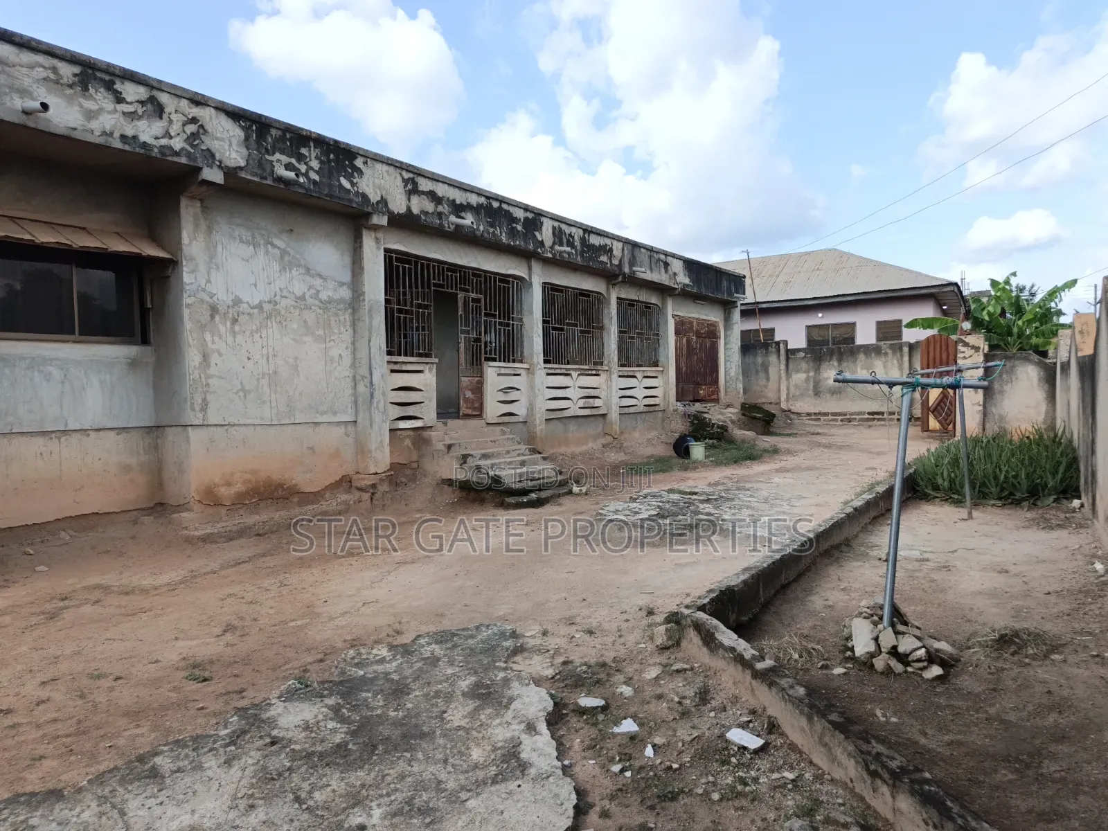 7bdrm House in Emina, Kumasi Metropolitan for sale