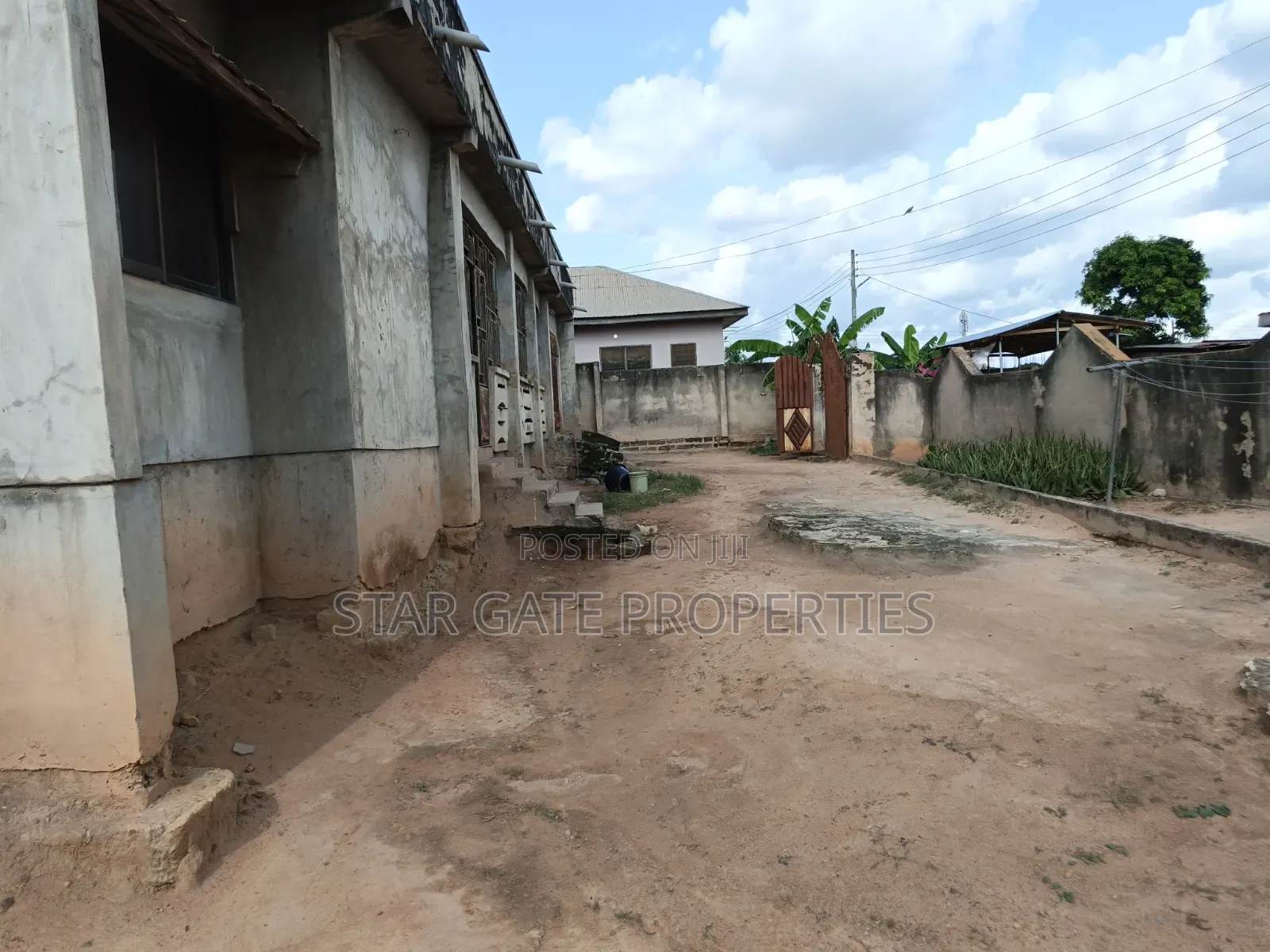 7bdrm House in Emina, Kumasi Metropolitan for sale