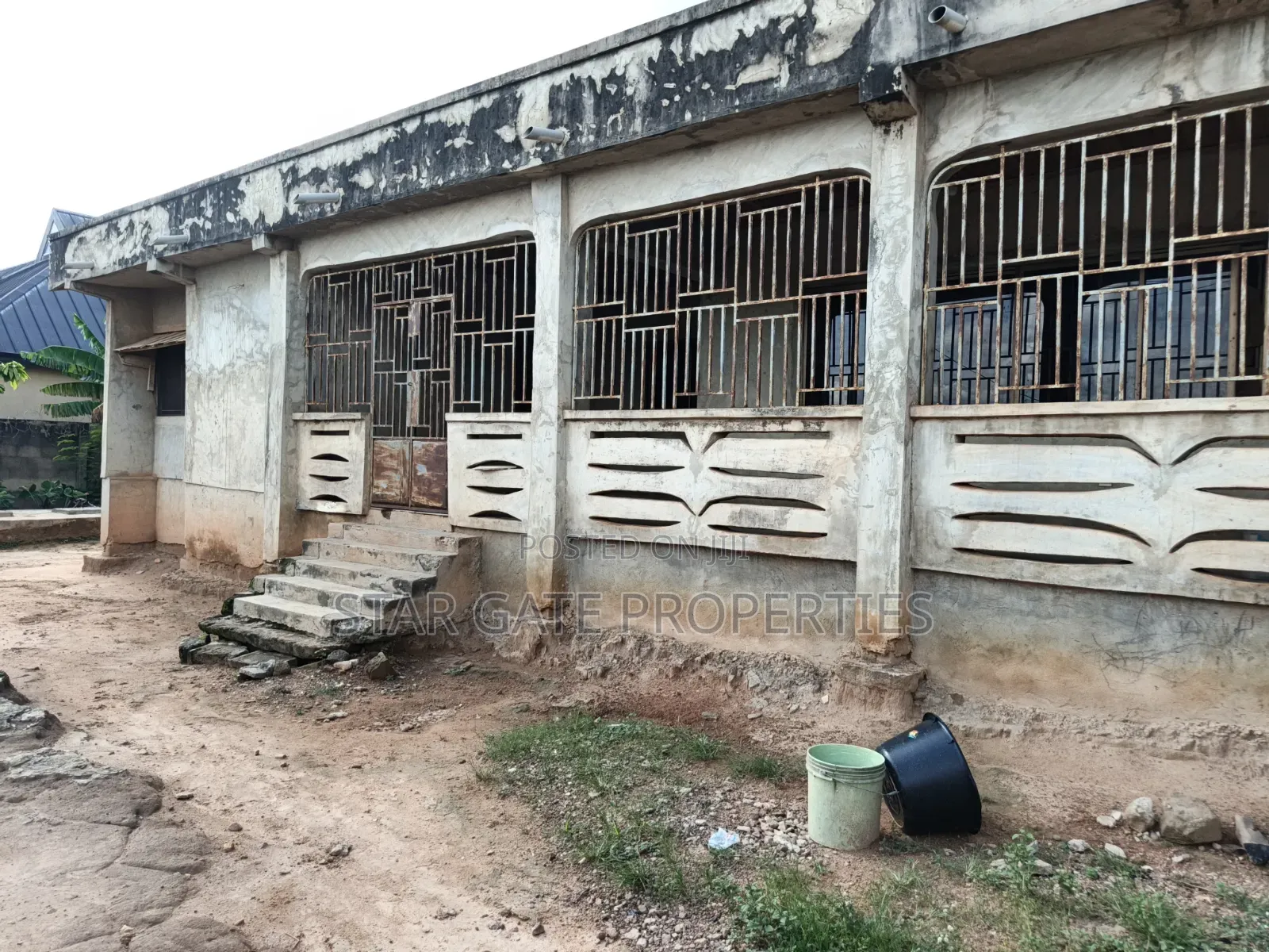 7bdrm House in Emina, Kumasi Metropolitan for sale