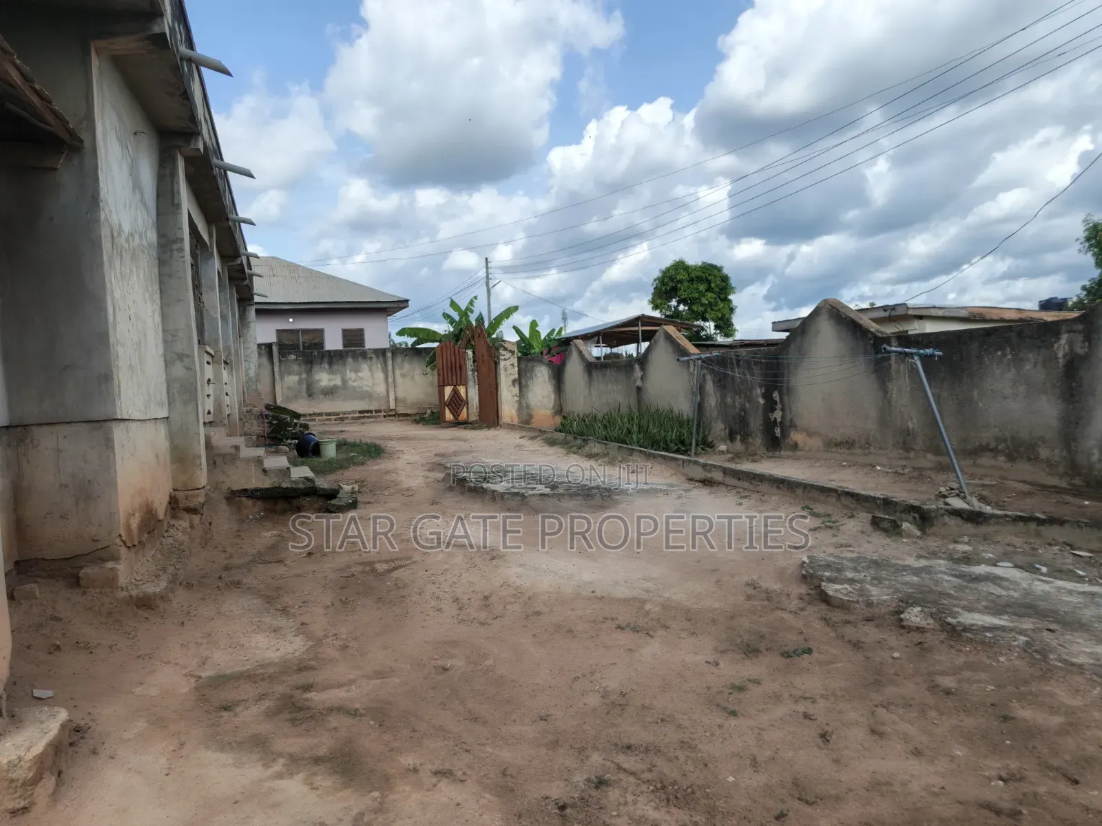 7bdrm House in Emina, Kumasi Metropolitan for sale