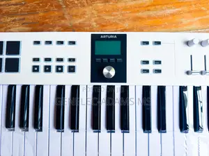 Brand New Original Arturia Keylab Essential 61 Mk3 White Bundle