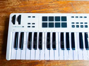 Brand New Original Arturia Keylab Essential 61 Mk3 White Bundle