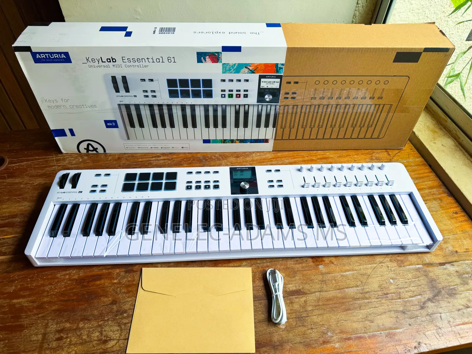 Brand New Original Arturia Keylab Essential 61 Mk3 White Bundle