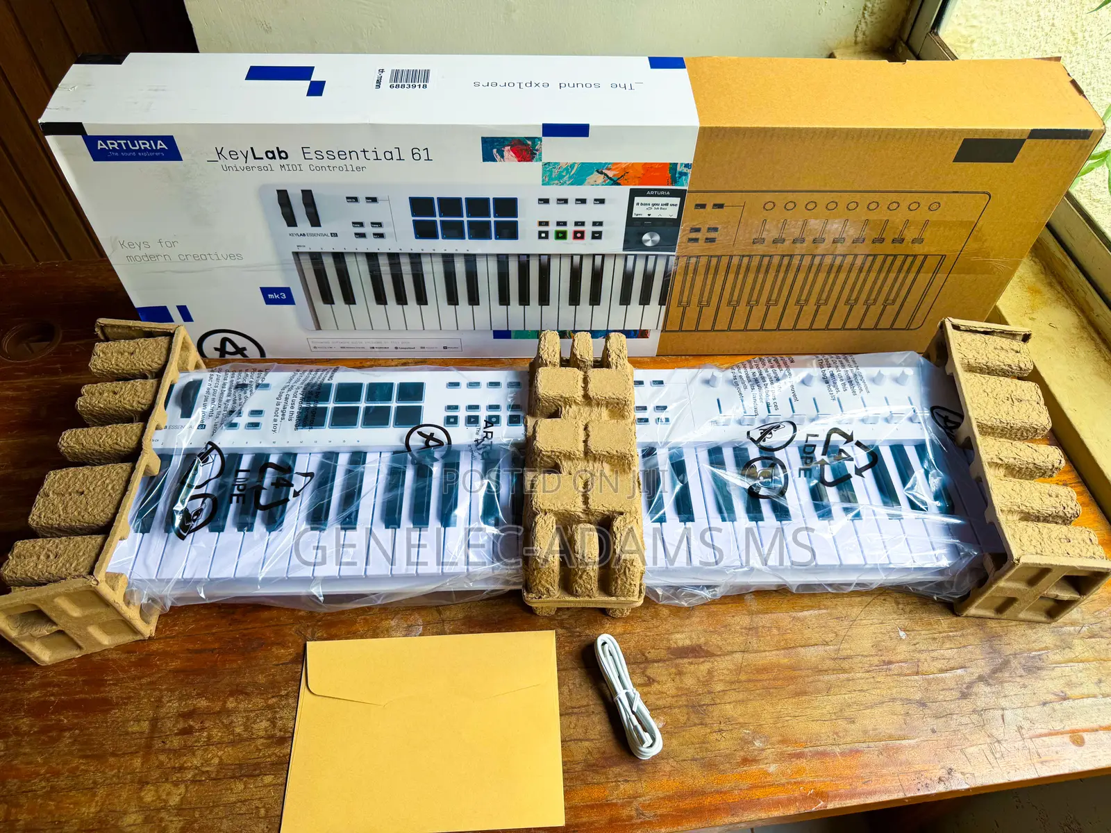 Brand New Original Arturia Keylab Essential 61 Mk3 White Bundle