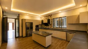 5bdrm House in Accra Metropolitan for sale