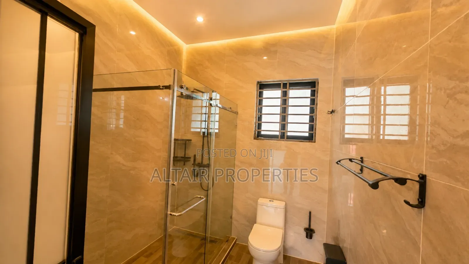 5bdrm House in Accra Metropolitan for sale