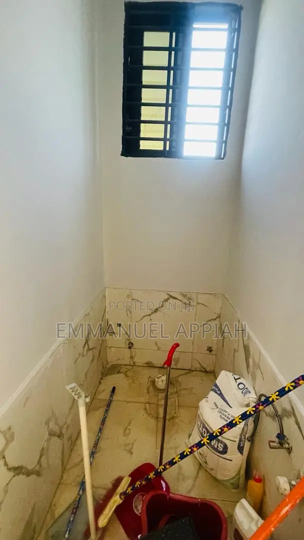 3bdrm House in Ablekuma Odumase for sale