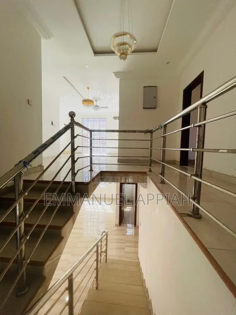 Furnished 6bdrm House in Ablekuma for sale