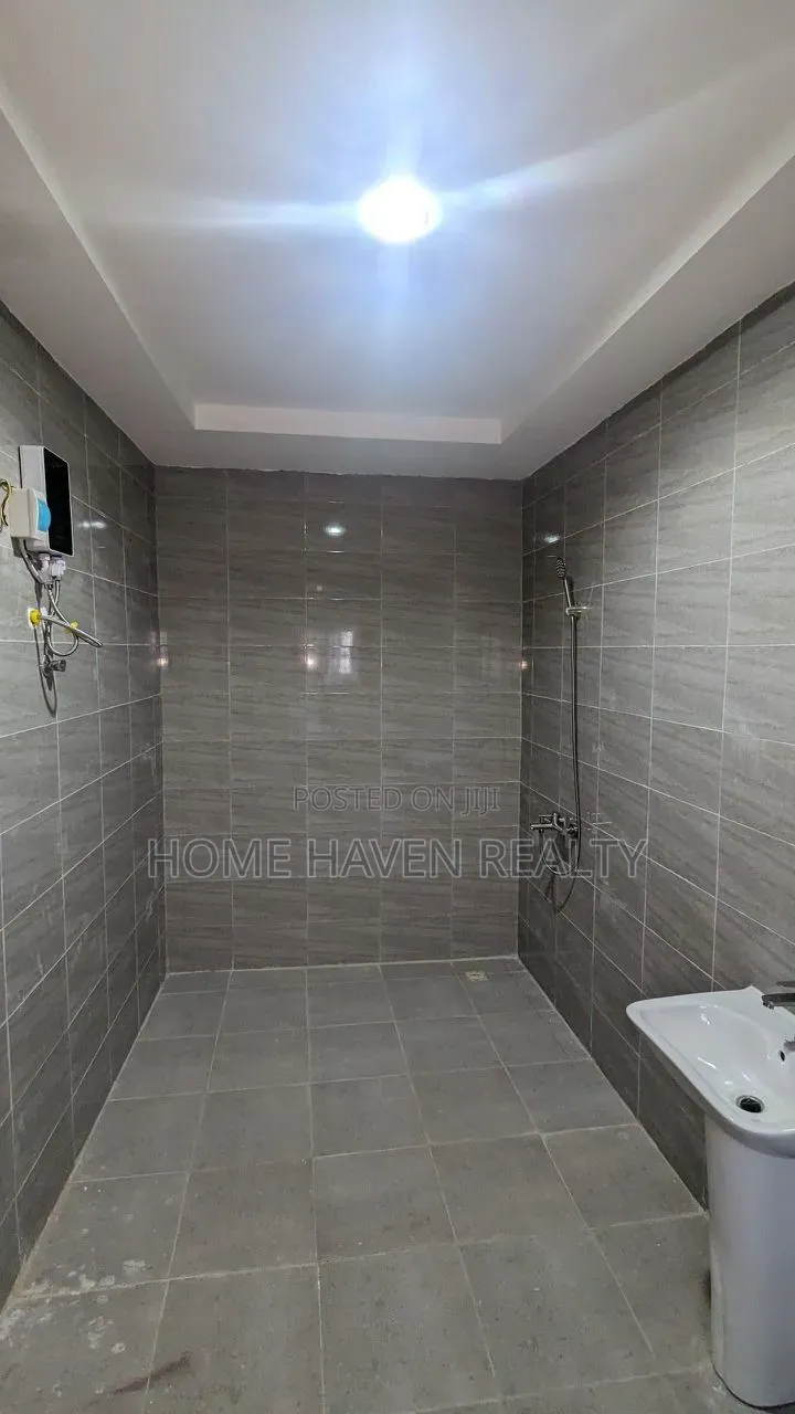 4bdrm House in Atomic Down, Kwabenya for sale