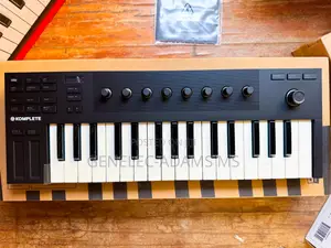 Brand New Original Native Instrument Komplete Kontrol M32