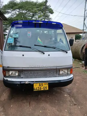 Nissan Caravan (Urvan) 2003 White